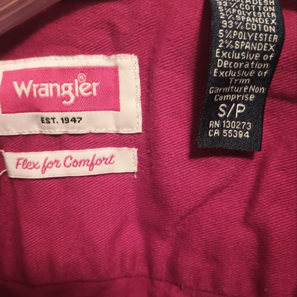 Wrangler button down shirt - Picture 3 of 4